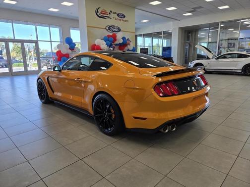 2018 Ford Shelby GT350 Base