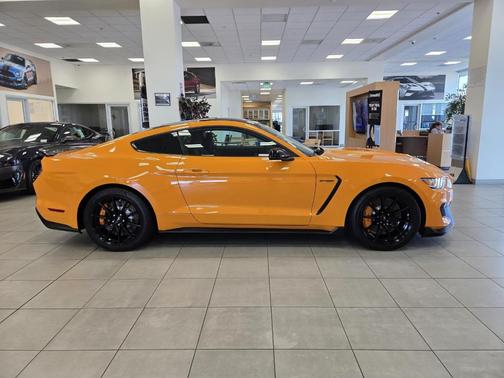 2018 Ford Shelby GT350 Base