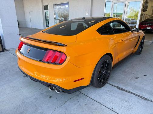 2018 Ford Shelby GT350 Base