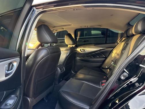 2022 INFINITI Q50 LUXE