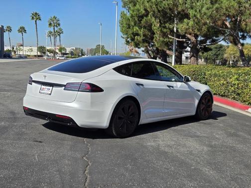 2022 Tesla Model S Base
