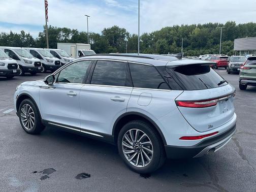 Crystal White Metallic 2025 Lincoln Corsair Reserve