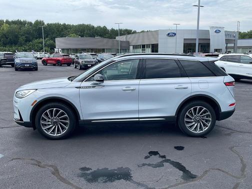 Crystal White Metallic 2025 Lincoln Corsair Reserve