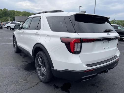 Star White 2026 Ford Explorer ST-Line
