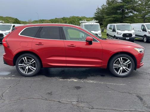 Fusion Red Metallic 2019 Volvo XC60 T5 Momentum