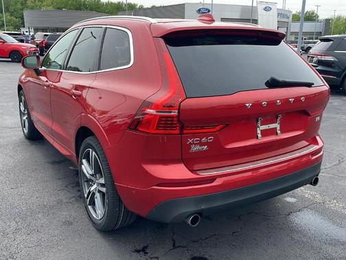 Fusion Red Metallic 2019 Volvo XC60 T5 Momentum