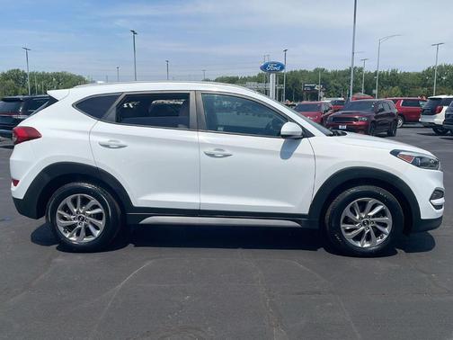 Dazzling White 2018 Hyundai TUCSON SEL