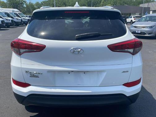 Dazzling White 2018 Hyundai TUCSON SEL