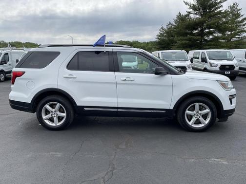 Oxford White 2018 Ford Explorer XLT