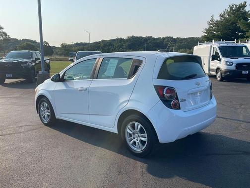 Summit White 2015 Chevrolet Sonic LT