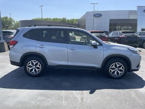 2023 Subaru Forester Premium