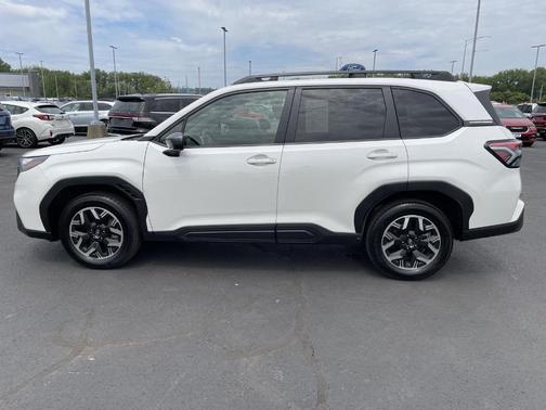 Crystal White Pearl 2025 Subaru Forester Premium