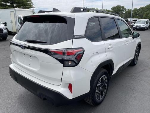Crystal White Pearl 2025 Subaru Forester Premium