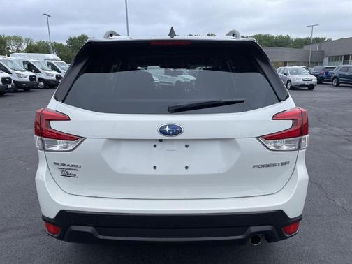 Crystal White Pearl 2024 Subaru Forester Limited
