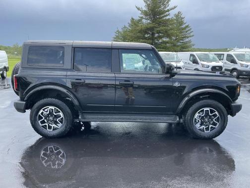 Shadow Black 2026 Ford Bronco Outer Banks