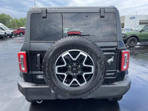 Shadow Black 2026 Ford Bronco Outer Banks