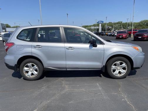 Ice Silver Metallic 2014 Subaru Forester 2.5i