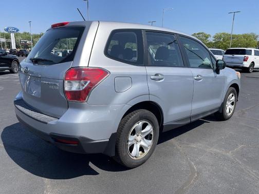 Ice Silver Metallic 2014 Subaru Forester 2.5i