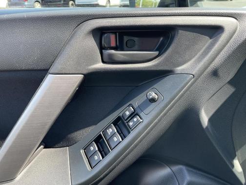 Ice Silver Metallic 2014 Subaru Forester 2.5i