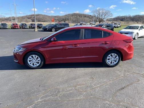 2018 Hyundai ELANTRA SE