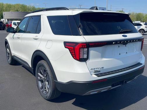 Star White 2025 Ford Explorer Active