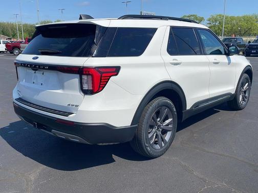 Star White 2025 Ford Explorer Active
