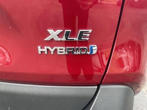 2021 Toyota RAV4 Hybrid XLE