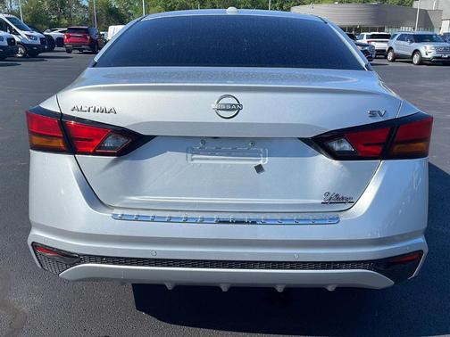 Brilliant Silver Metallic 2023 Nissan Altima 2.5 SV