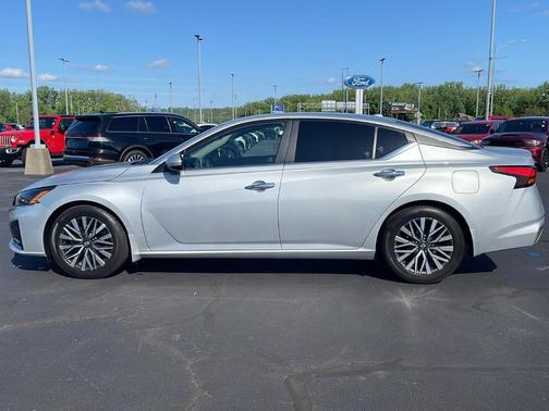 Brilliant Silver Metallic 2023 Nissan Altima 2.5 SV