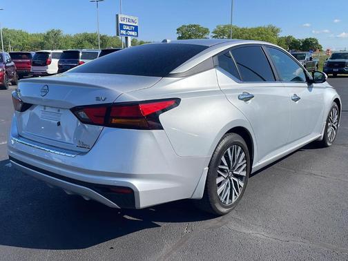 Brilliant Silver Metallic 2023 Nissan Altima 2.5 SV