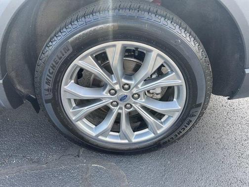 Rapid Red Metallic Tinted Clearcoat 2024 Ford Explorer XLT