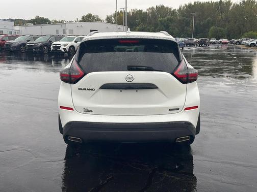 White 2022 Nissan Murano SV