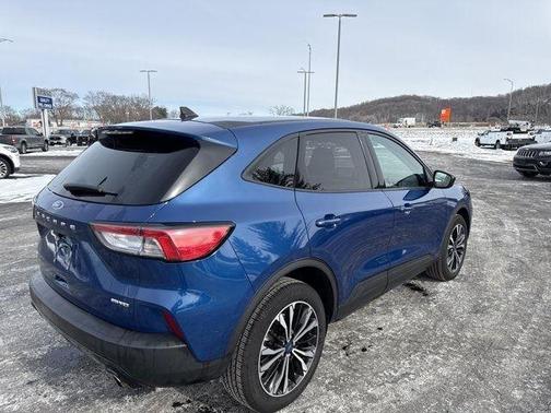 Atlas Blue 2022 Ford Escape SE