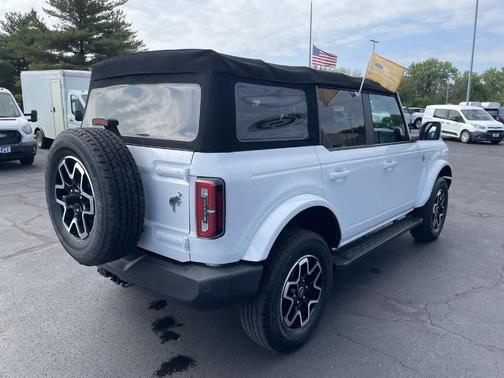 Oxford White 2022 Ford Bronco Outer Banks