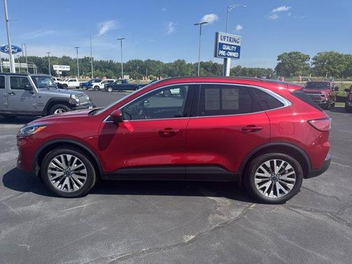 2022 Ford Escape Titanium Hybrid