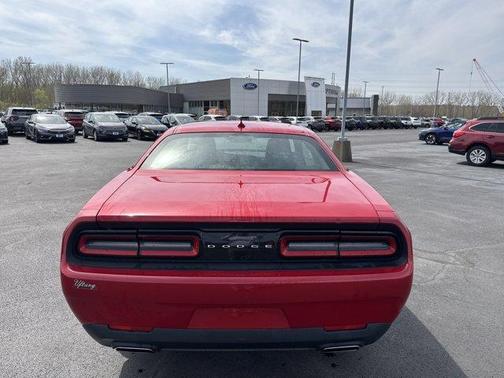 2016 Dodge Challenger SXT