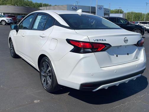 Aspen White 2024 Nissan Versa 1.6 SV