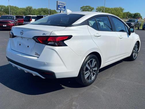 Aspen White 2024 Nissan Versa 1.6 SV