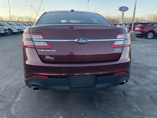 2016 Ford Taurus SEL