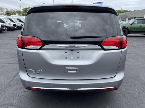 Billet Silver Metallic Clearcoat 2018 Chrysler Pacifica Touring Plus