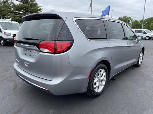 Billet Silver Metallic Clearcoat 2018 Chrysler Pacifica Touring Plus