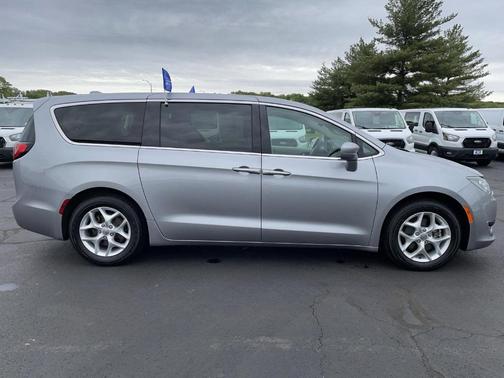 Billet Silver Metallic Clearcoat 2018 Chrysler Pacifica Touring Plus