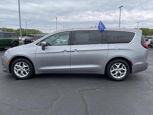 Billet Silver Metallic Clearcoat 2018 Chrysler Pacifica Touring Plus