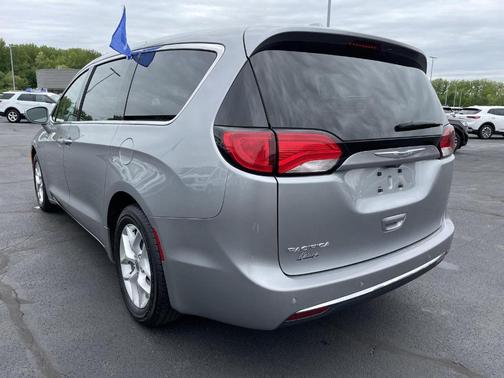 Billet Silver Metallic Clearcoat 2018 Chrysler Pacifica Touring Plus