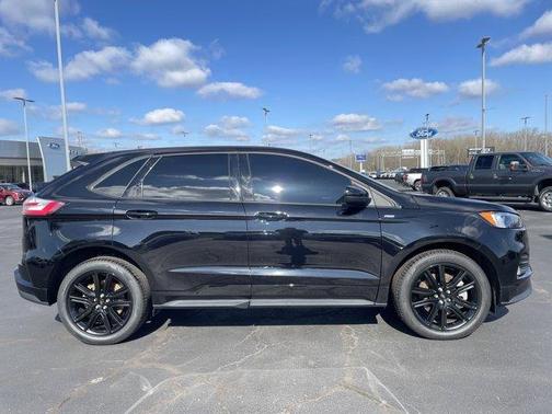Agate Black Metallic 2023 Ford Edge ST Line