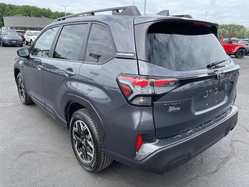 Magnetite Gray Metallic 2025 Subaru Forester Premium
