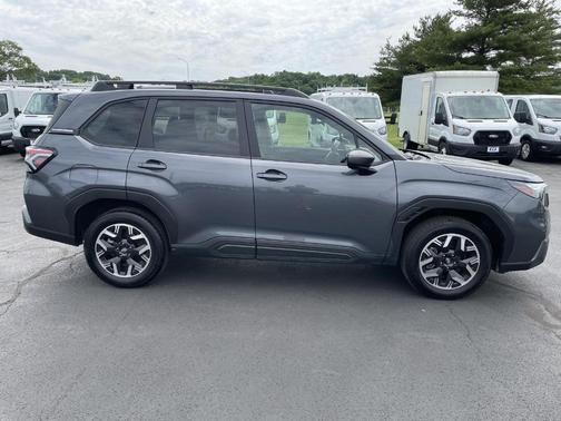 Magnetite Gray Metallic 2025 Subaru Forester Premium