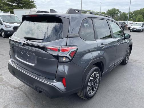 Magnetite Gray Metallic 2025 Subaru Forester Premium