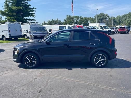 Aurora Black Pearl 2024 Kia Niro LX