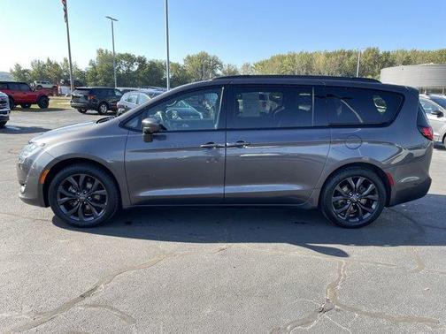 2020 Chrysler Pacifica Touring